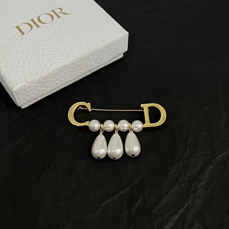 christian dior brooches s_12627a34